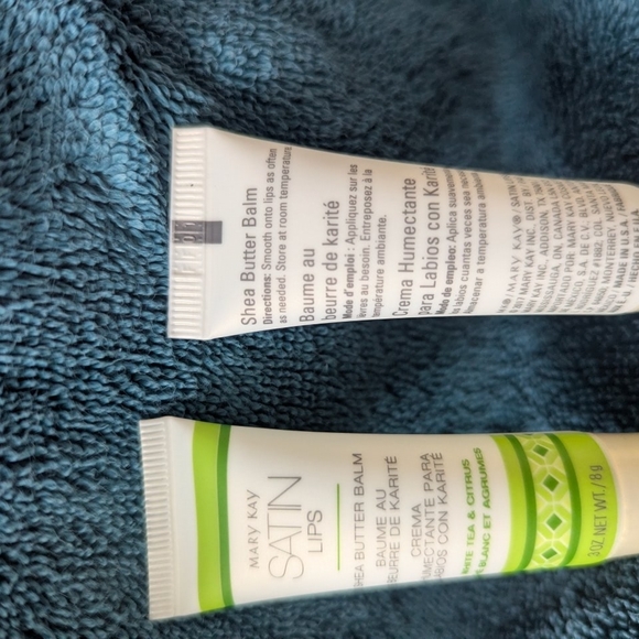 Mary Kay Satin Lips Shea Butter Balm - Green and White - Picture 4 of 6